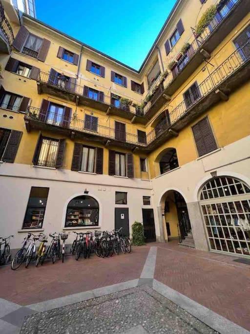 La Casa Alle Colonne - Navigliapartments Milão Exterior foto